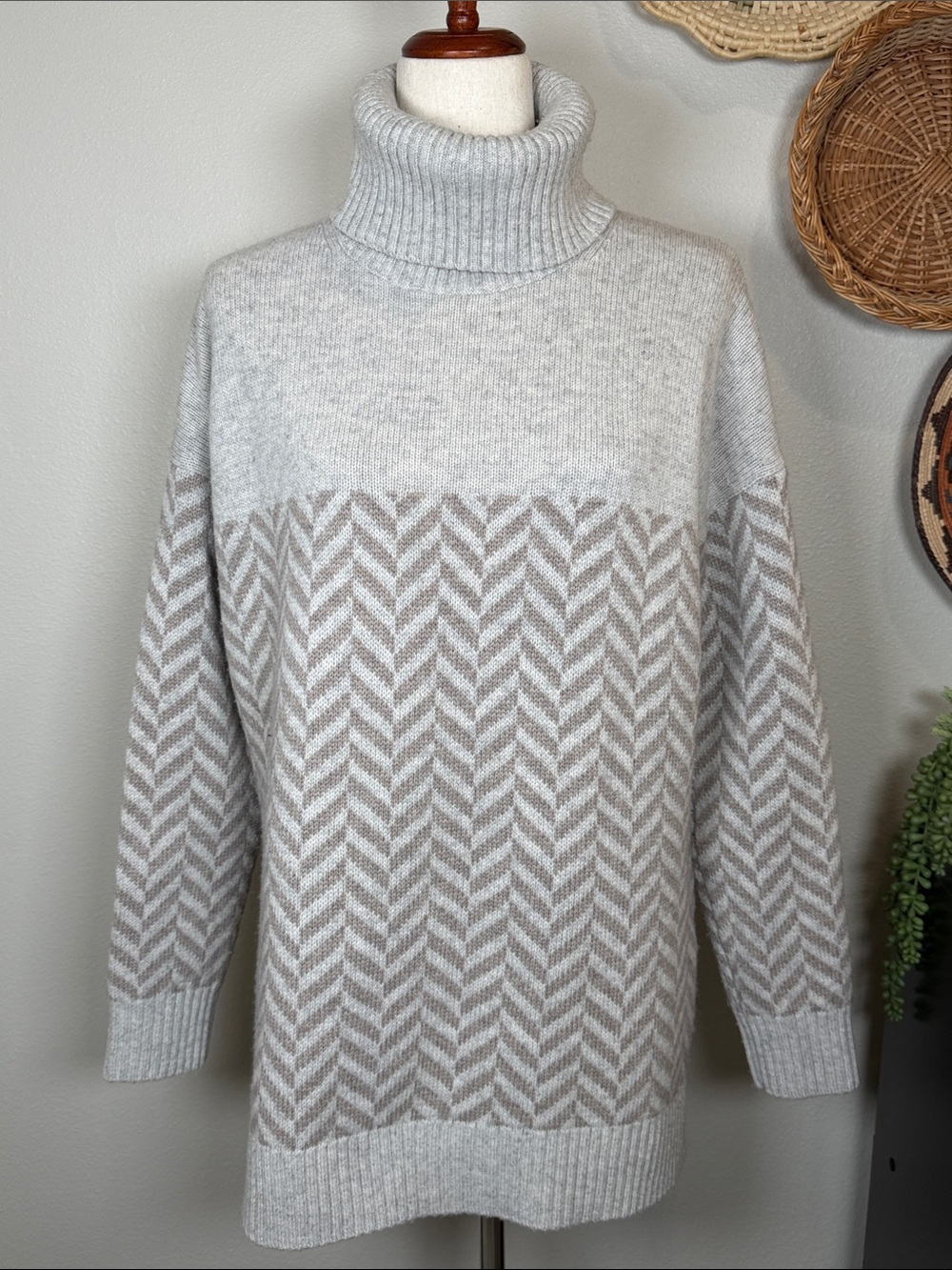Athleta Women Wool Cashmere Pullover Cowl Turtle Neck Sweater Top Size Medium